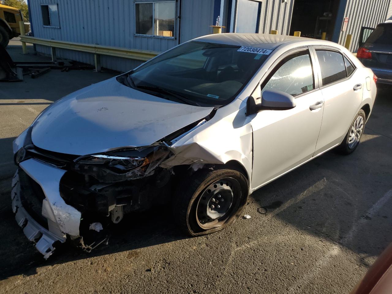 2018 Toyota Corolla VIN 5YFBURHE2JP852925