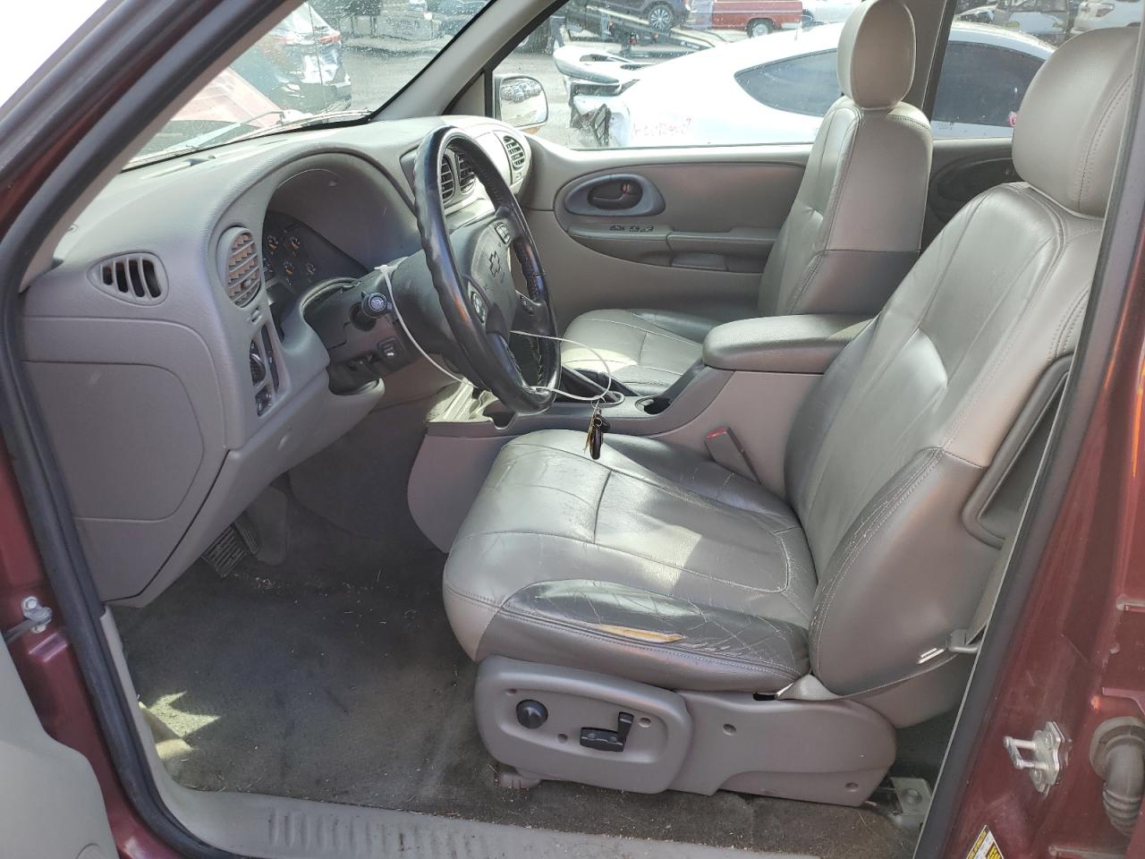 2004 Chevrolet TrailBlazer VIN 1GNDT13S042383001 Copart auction photo, front end damage thumbnail 7