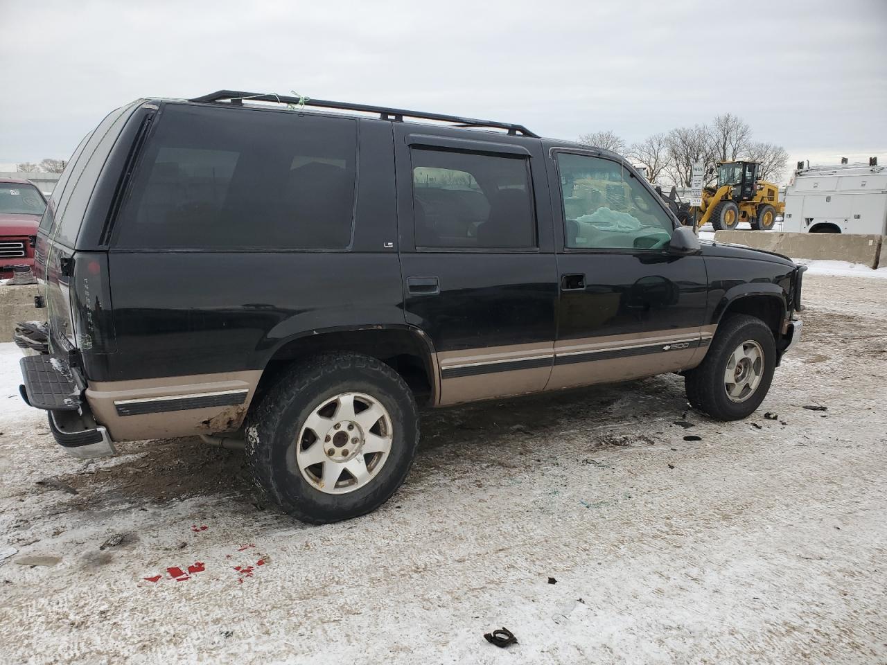 1996 Chevrolet Tahoe VIN 1GNEK13R9TJ335411 Copart auction photo, all over damage thumbnail 3