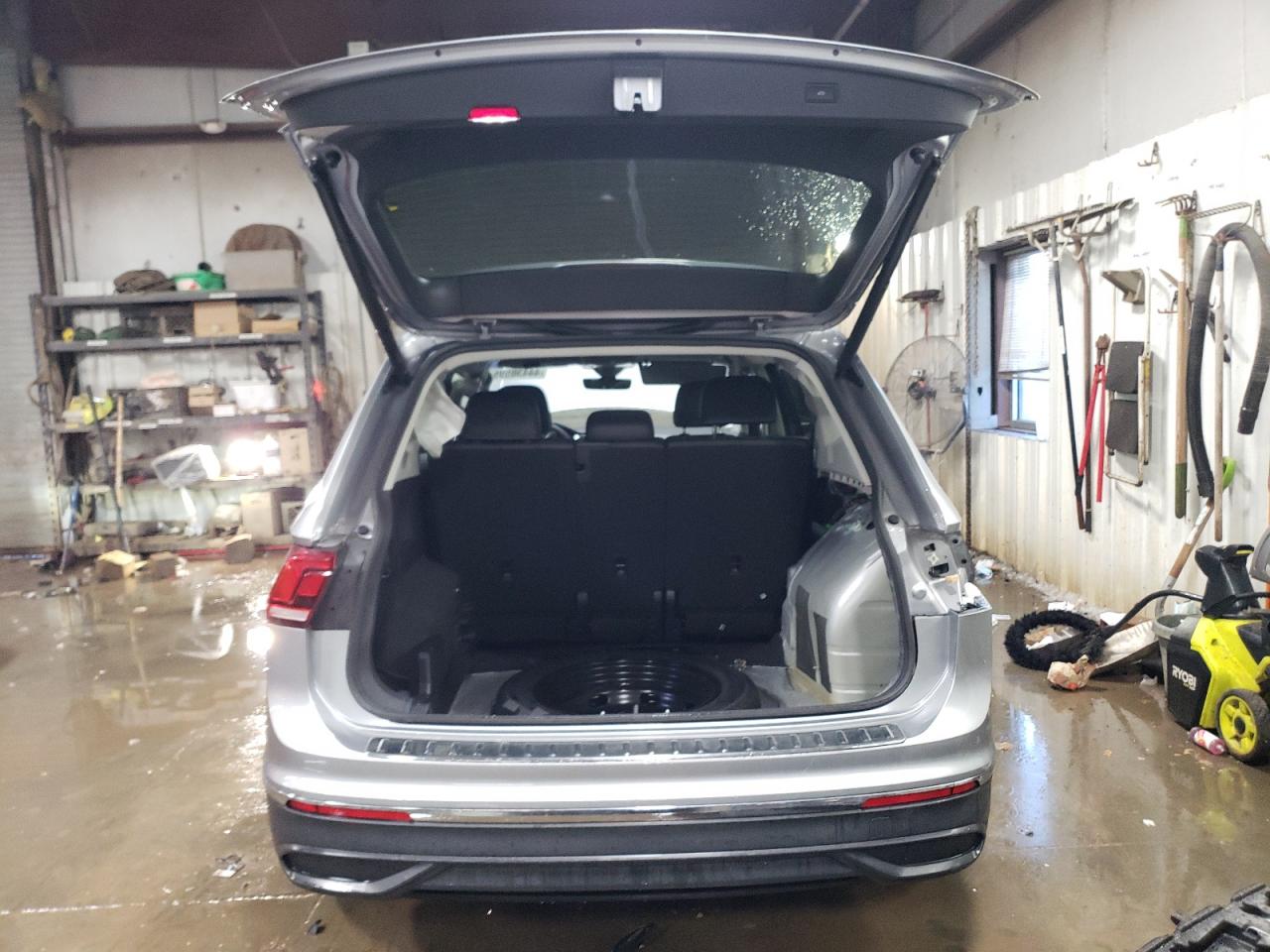 2024 Volkswagen Tiguan VIN 3VVMB7AXXRM113563 Copart auction photo, rear end damage thumbnail 6