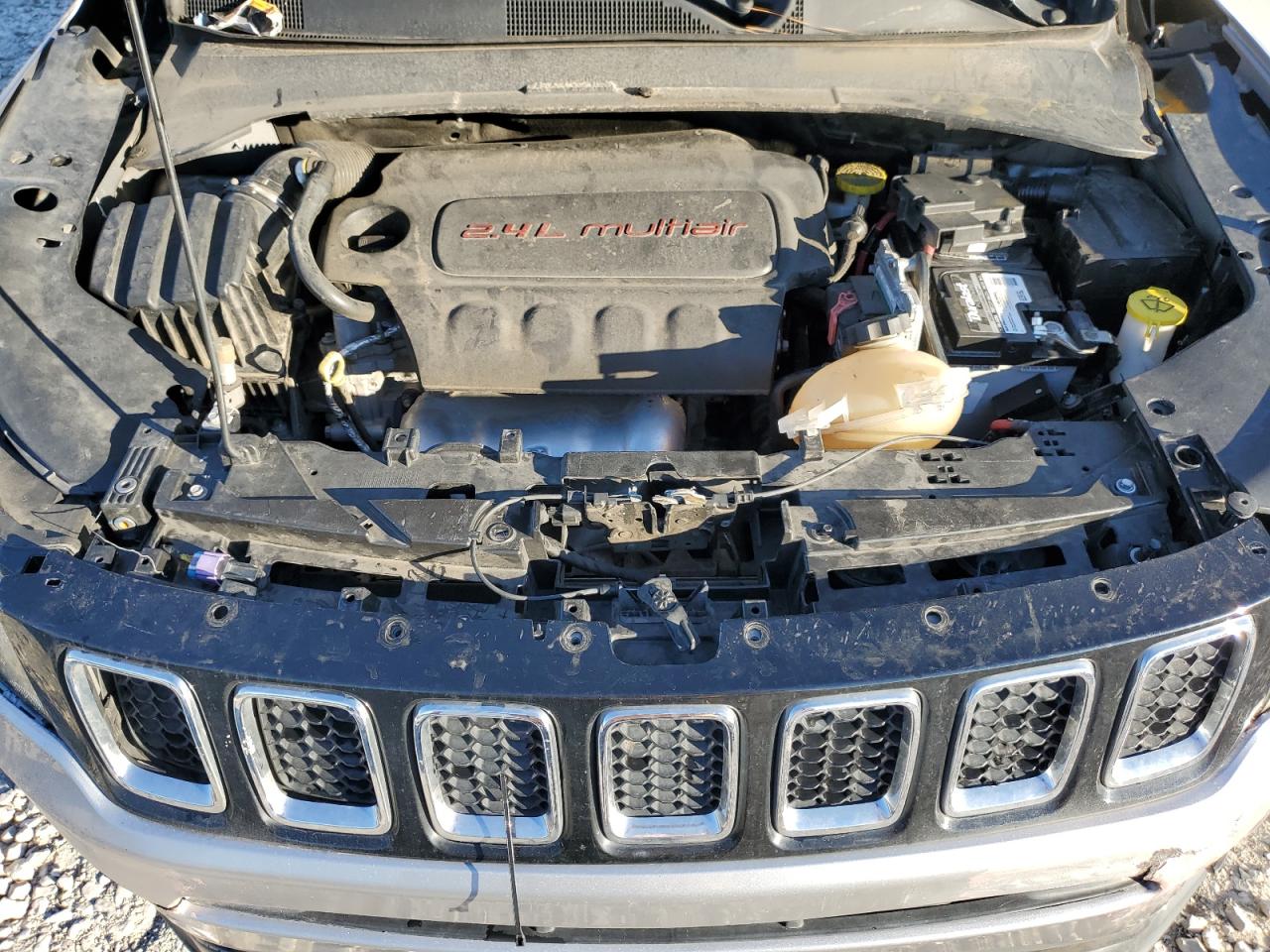2018 Jeep Compass VIN 3C4NJCBB2JT226239 Copart auction photo, front end / side damage thumbnail 12