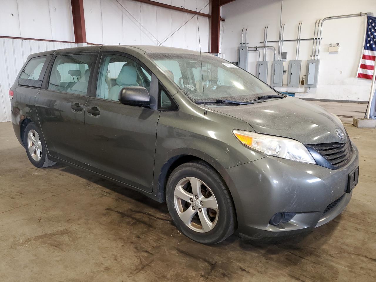 2013 Toyota Sienna VIN 5TDZK3DC9DS322369 Copart auction photo, rear end / side damage thumbnail 4