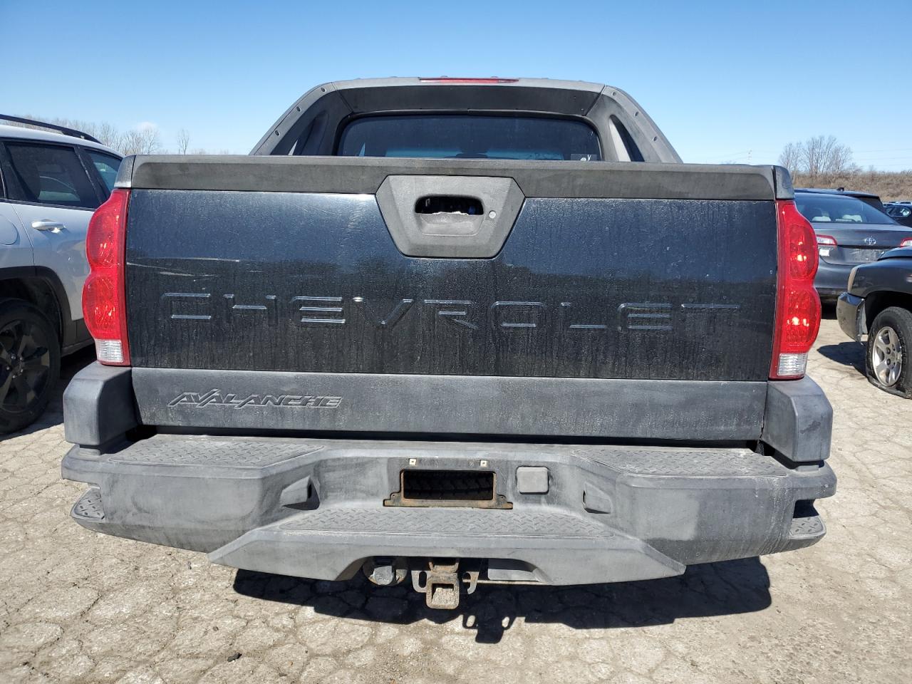 2004 Chevrolet Avalanche VIN 3GNEK12T04G269749 Copart auction photo, front end / side damage thumbnail 6