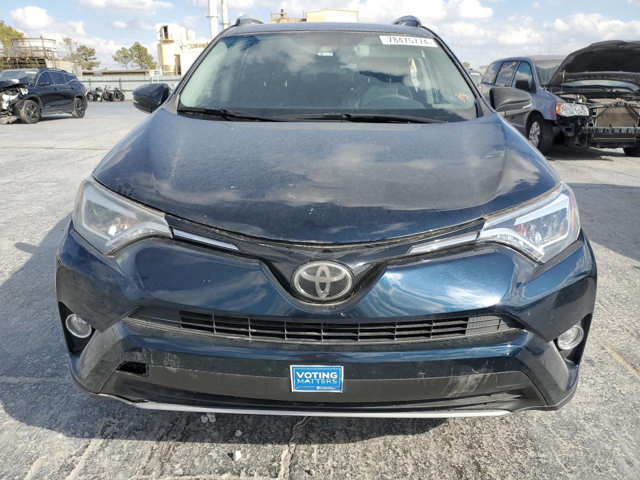 2017 Toyota RAV 4 VIN 2T3DFREV6HW626961 Copart auction photo, all over / minor dent/scratches damage thumbnail 5