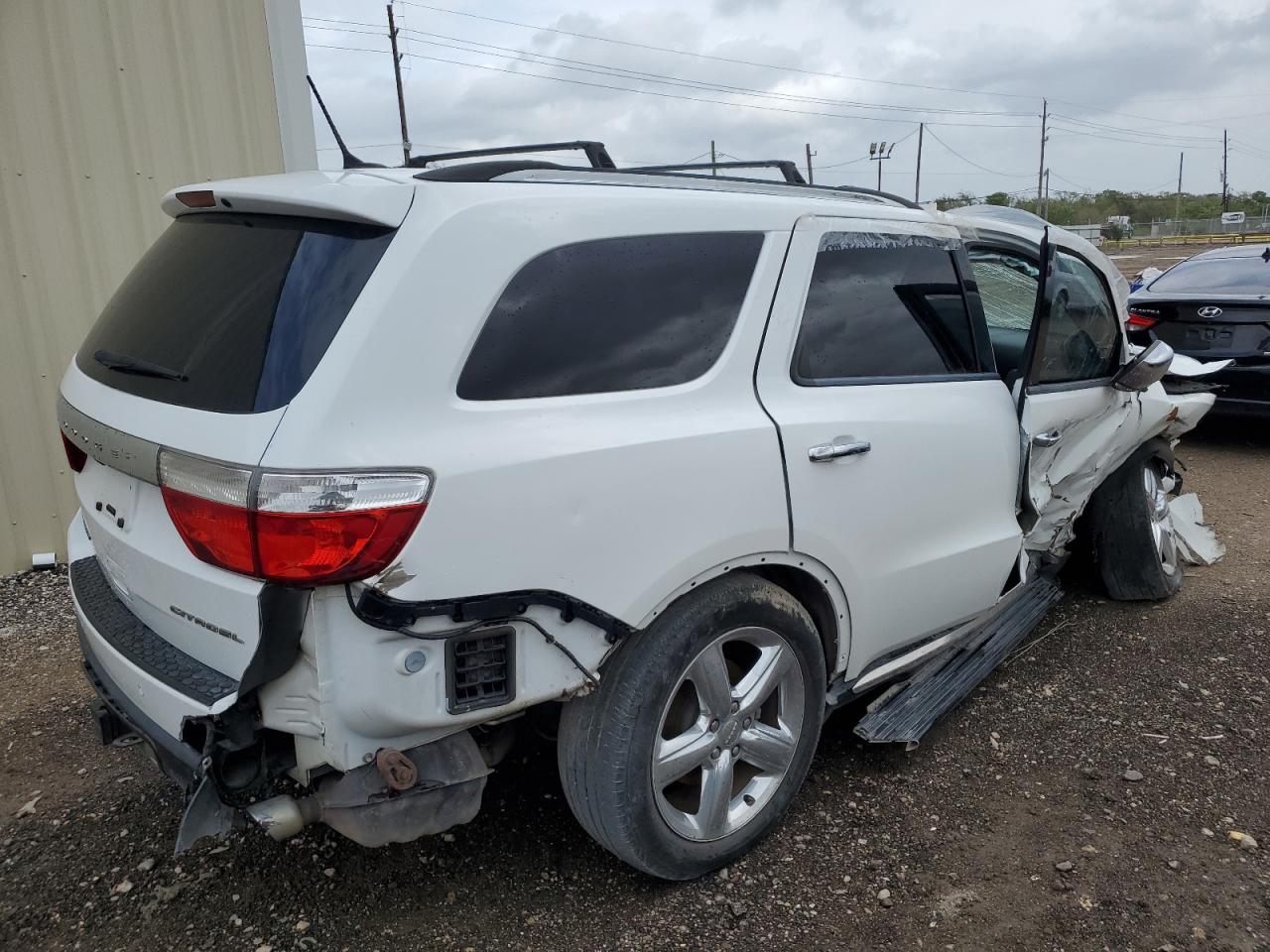 2013 Dodge Durango VIN 1C4SDHET2DC613983 Copart auction photo, front end / side damage thumbnail 3
