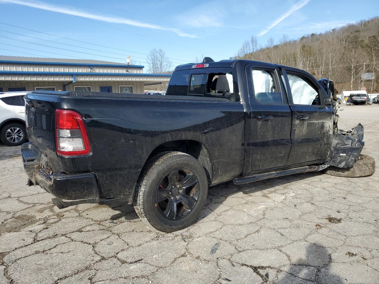 2020 RAM 1500 VIN 1C6SRFBT6LN204292 Copart auction photo, front end / side damage thumbnail 3