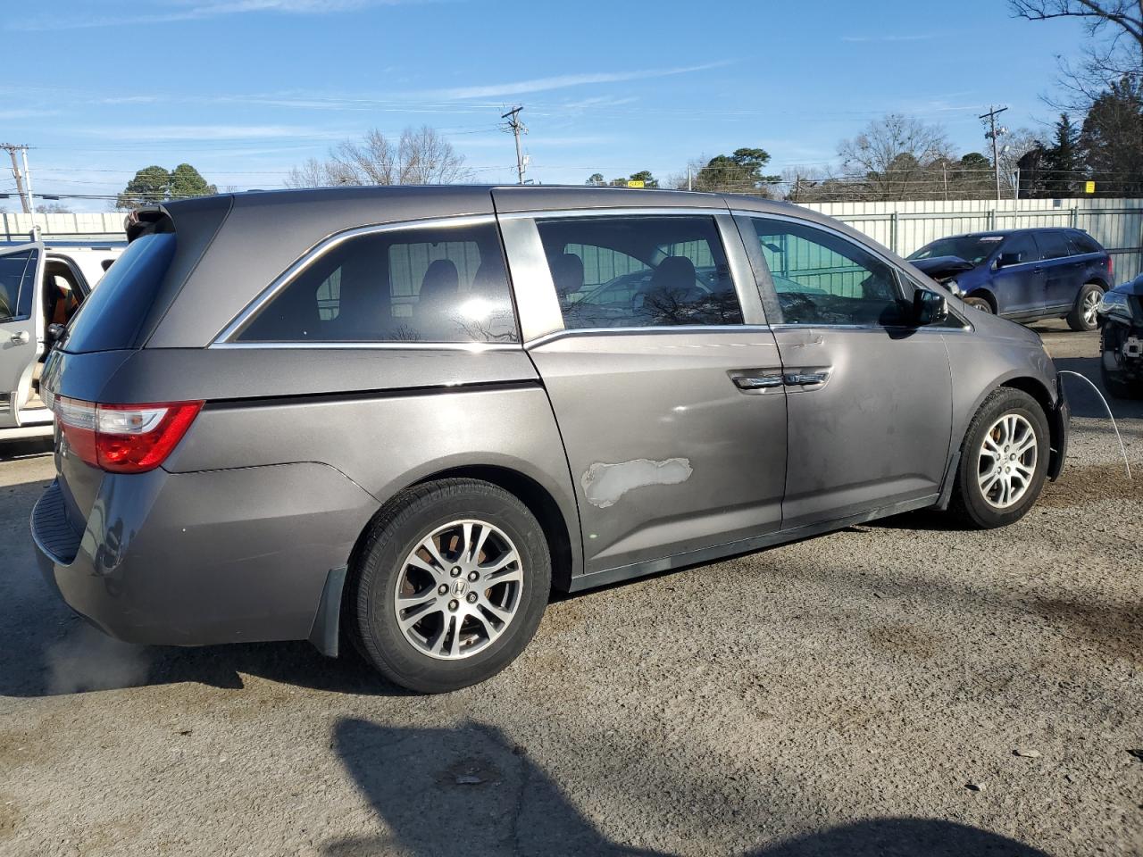 2013 Honda Odyssey VIN 5FNRL5H64DB077272 Copart auction photo, front end / minor dent/scratches damage thumbnail 3