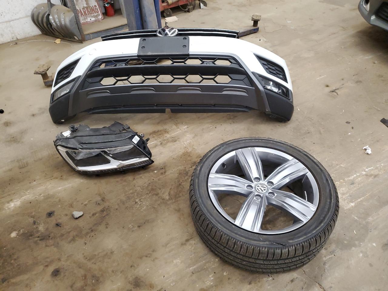 2020 Volkswagen Tiguan VIN 3VV2B7AX5LM003762 Copart auction photo, front end damage thumbnail 13