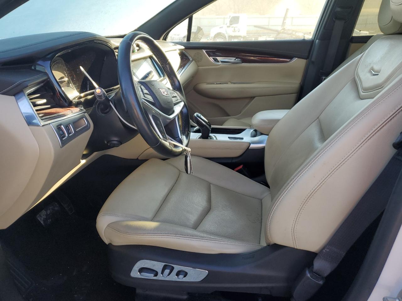 2018 Cadillac XT5 VIN 1GYKNERS1JZ239317 Copart auction photo, front end / side damage thumbnail 7