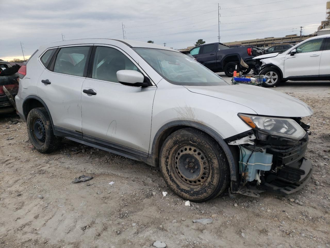 2017 Nissan Rogue VIN KNMAT2MTXHP549445 Copart auction photo, front end damage thumbnail 4