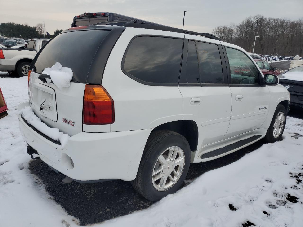 2007 GMC Envoy VIN 1GKET63M572136349 Copart auction photo, front end / minor dent/scratches damage thumbnail 3