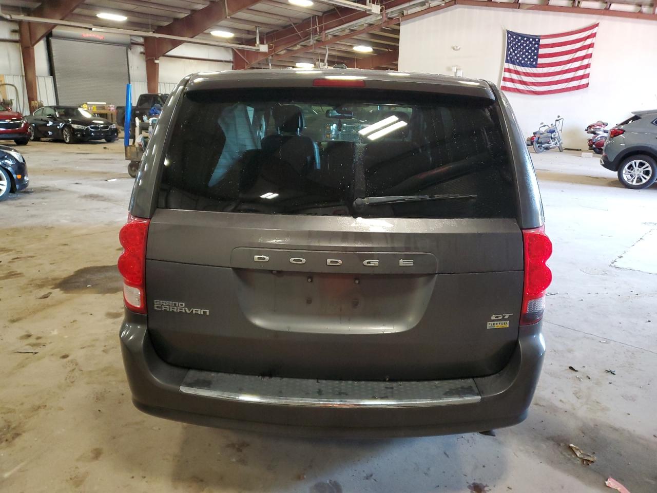 2018 Dodge Caravan VIN 2C4RDGEG1JR255516 Copart auction photo, side / front end damage thumbnail 6