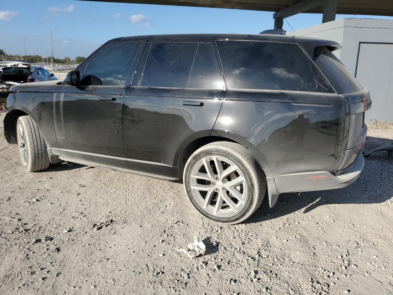 2024 Land Rover Range Rover VIN SALKP9FU4RA099621 Copart auction photo, front end / minor dent/scratches damage thumbnail 2