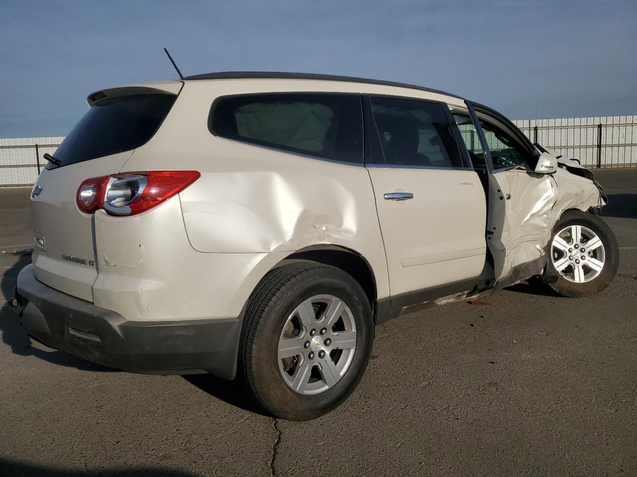 2011 Chevrolet Traverse VIN 1GNKRGED7BJ116934 Copart auction photo, front end / side damage thumbnail 3