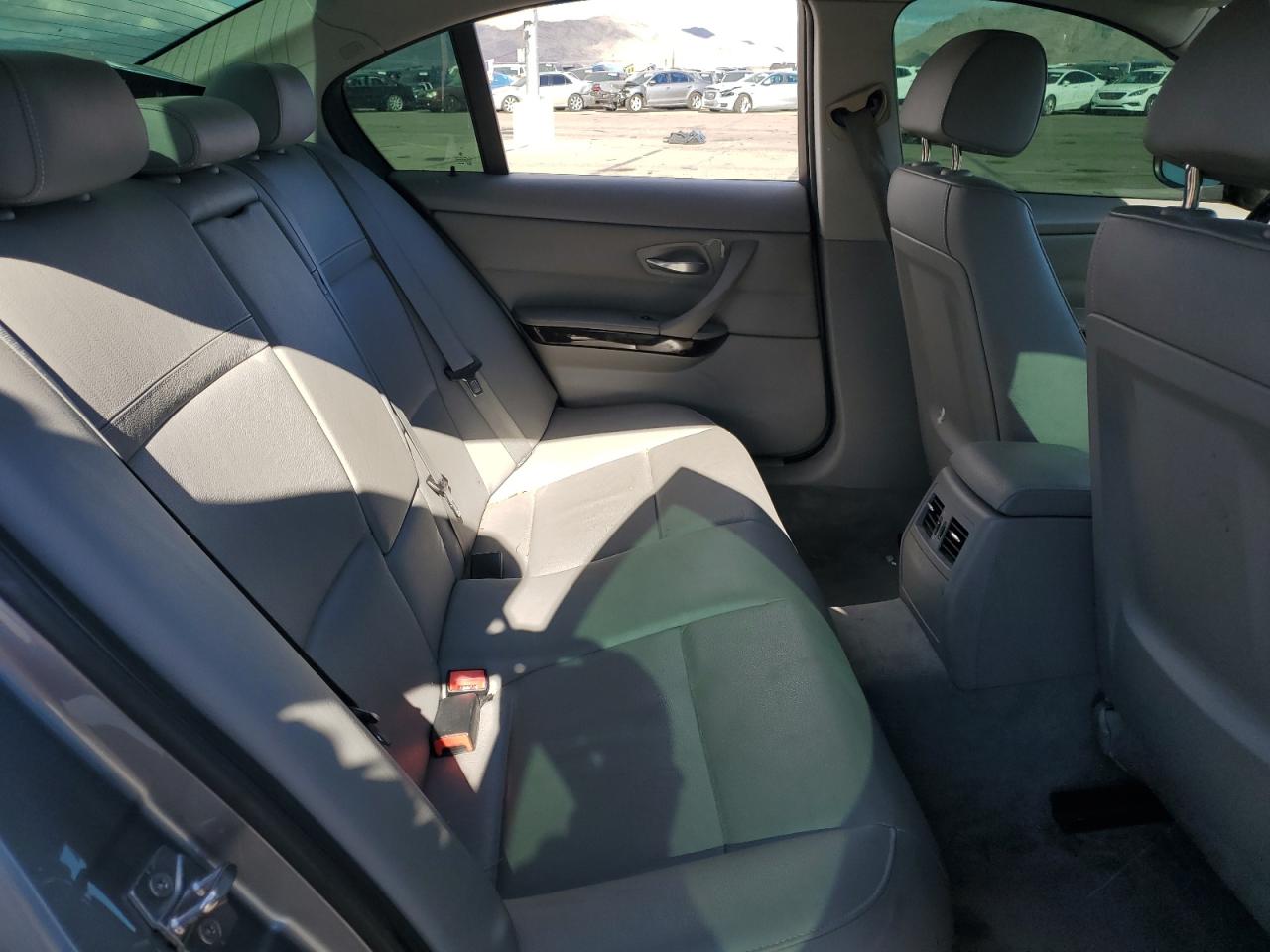 2011 BMW 3er VIN WBAPH5G55BNM77595 Copart auction photo, rear end / minor dent/scratches damage thumbnail 10