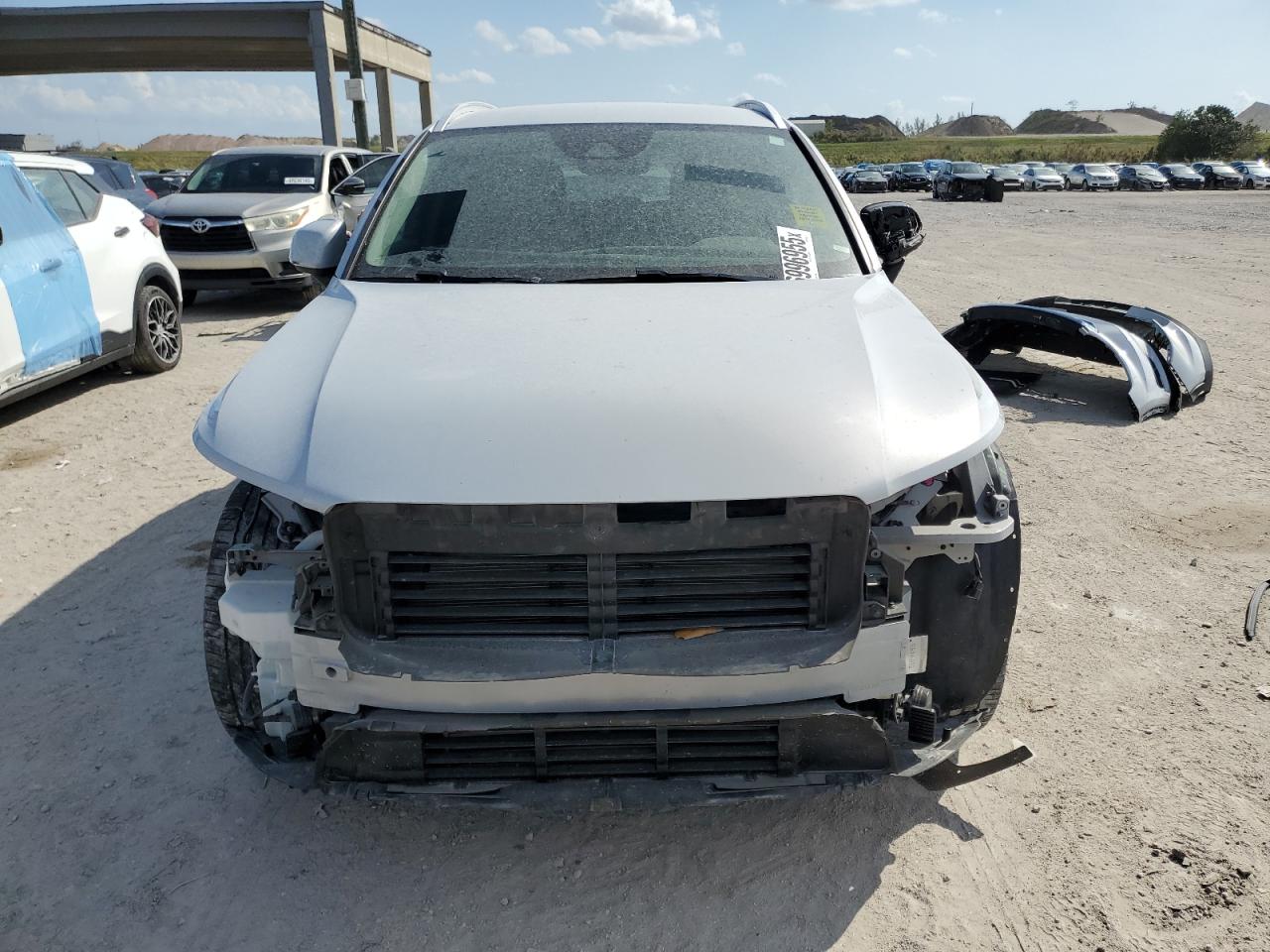 2020 Volvo XC40 VIN YV4AC2HK8L2252033 Copart auction photo, all over / minor dent/scratches damage thumbnail 5