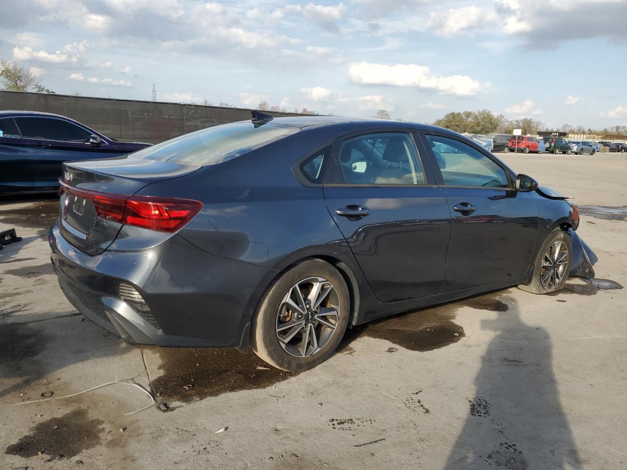 2022 KIA Forte VIN 3KPF24AD2NE424033 Copart auction photo, front end / side damage thumbnail 3