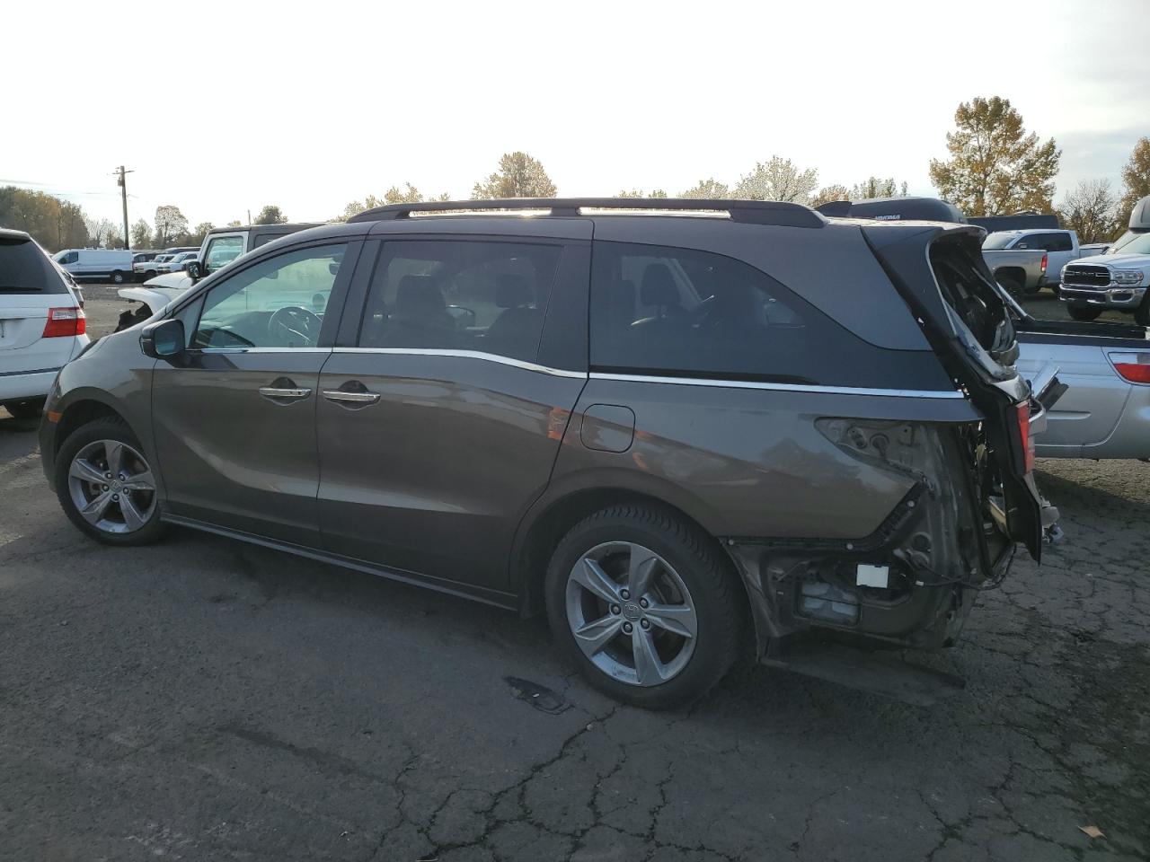 2018 Honda Odyssey VIN 5FNRL6H71JB010526 Copart auction photo, rear end / side damage thumbnail 2