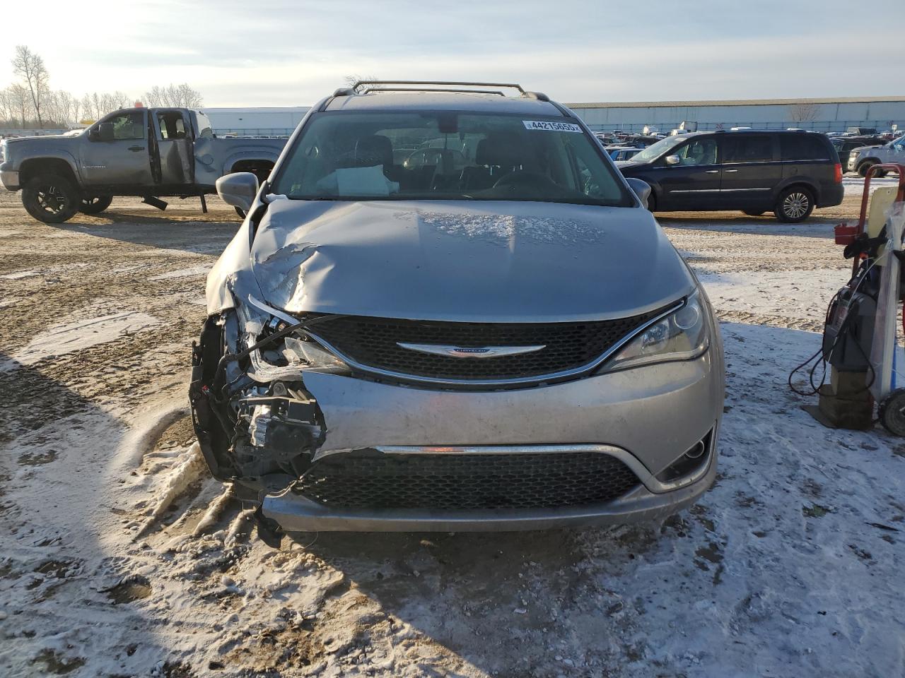 2017 Chrysler Pacifica VIN 2C4RC1BG2HR506655 Copart auction photo, front end / side damage thumbnail 5
