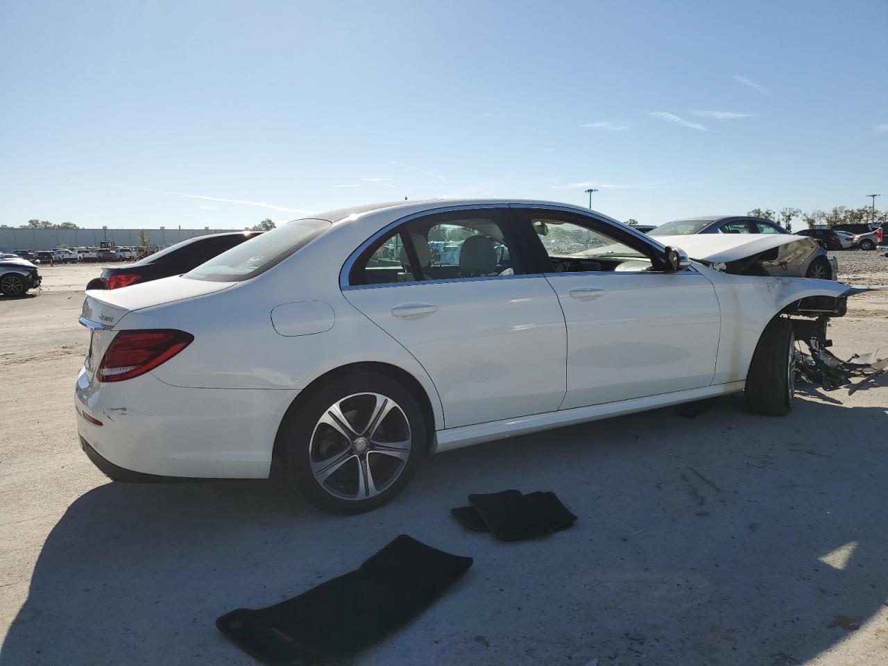 2017 Mercedes-Benz E-klasse VIN WDDZF4KBXHA132934 Copart auction photo, front end damage thumbnail 3