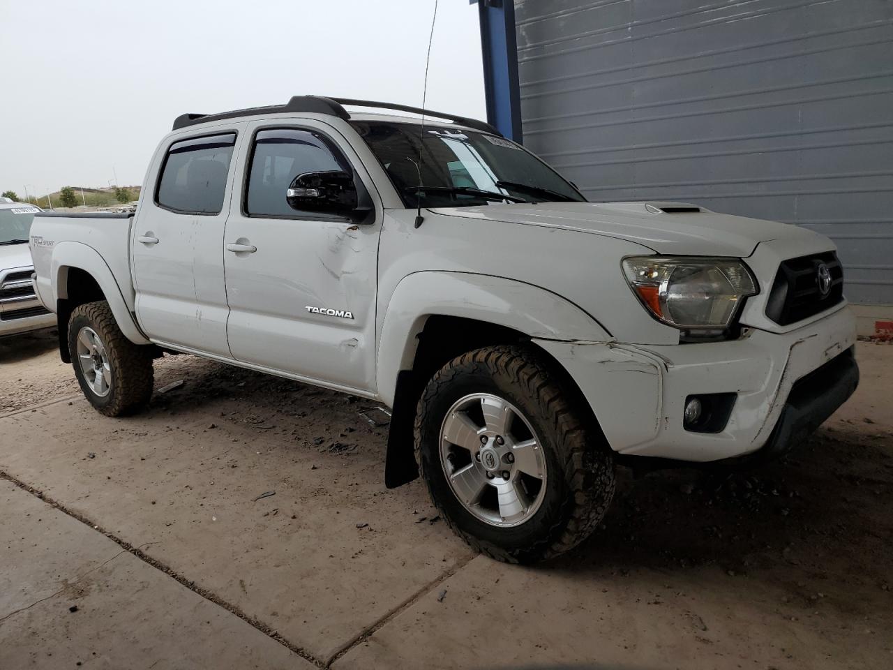 2015 Toyota Tacoma VIN 3TMLU4EN1FM205944 Copart auction photo, all over damage thumbnail 4