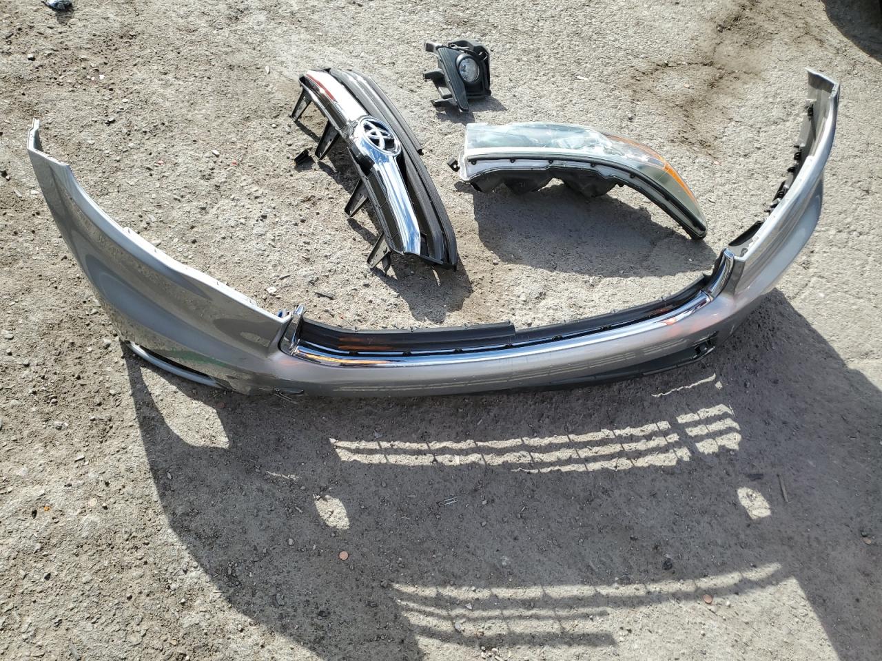 2015 Toyota Highlander VIN 5TDBKRFH5FS091115 Copart auction photo, front end damage thumbnail 13