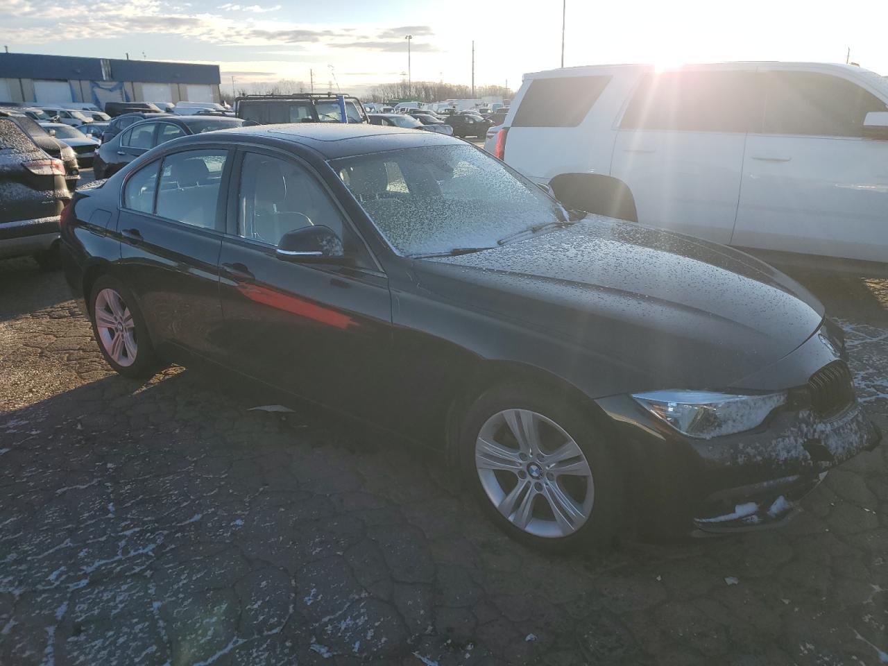 2017 BMW 3er VIN WBA8D9G59HNU59195 Copart auction photo, front end damage thumbnail 4