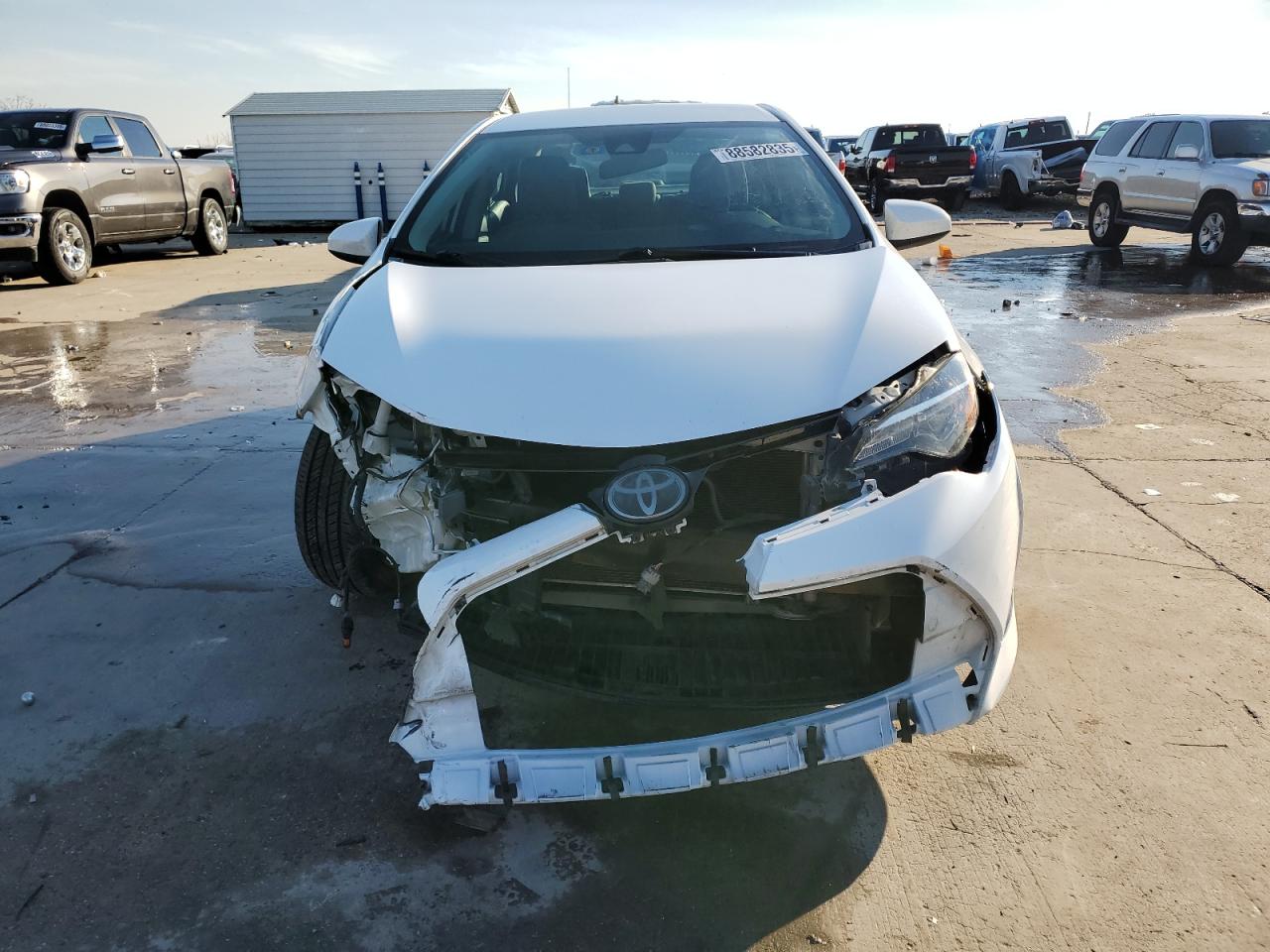 2018 Toyota Corolla VIN 5YFBURHE2JP762898 Copart auction photo, front end / minor dent/scratches damage thumbnail 5