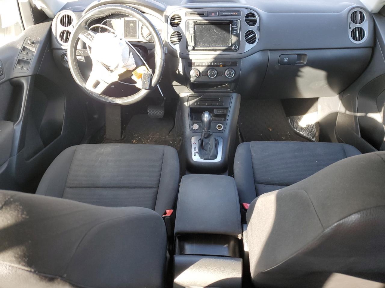 2017 Volkswagen Tiguan VIN WVGAV7AXXHK049020 Copart auction photo, front end / minor dent/scratches damage thumbnail 8