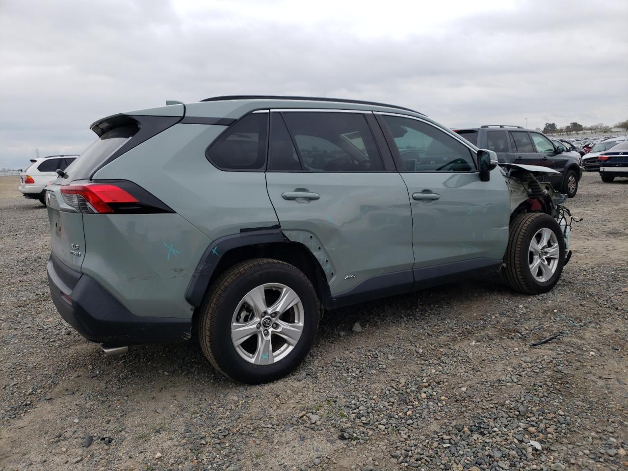 2019 Toyota RAV 4 VIN 2T3RWRFV3KW013546 Copart auction photo, front end / side damage thumbnail 3