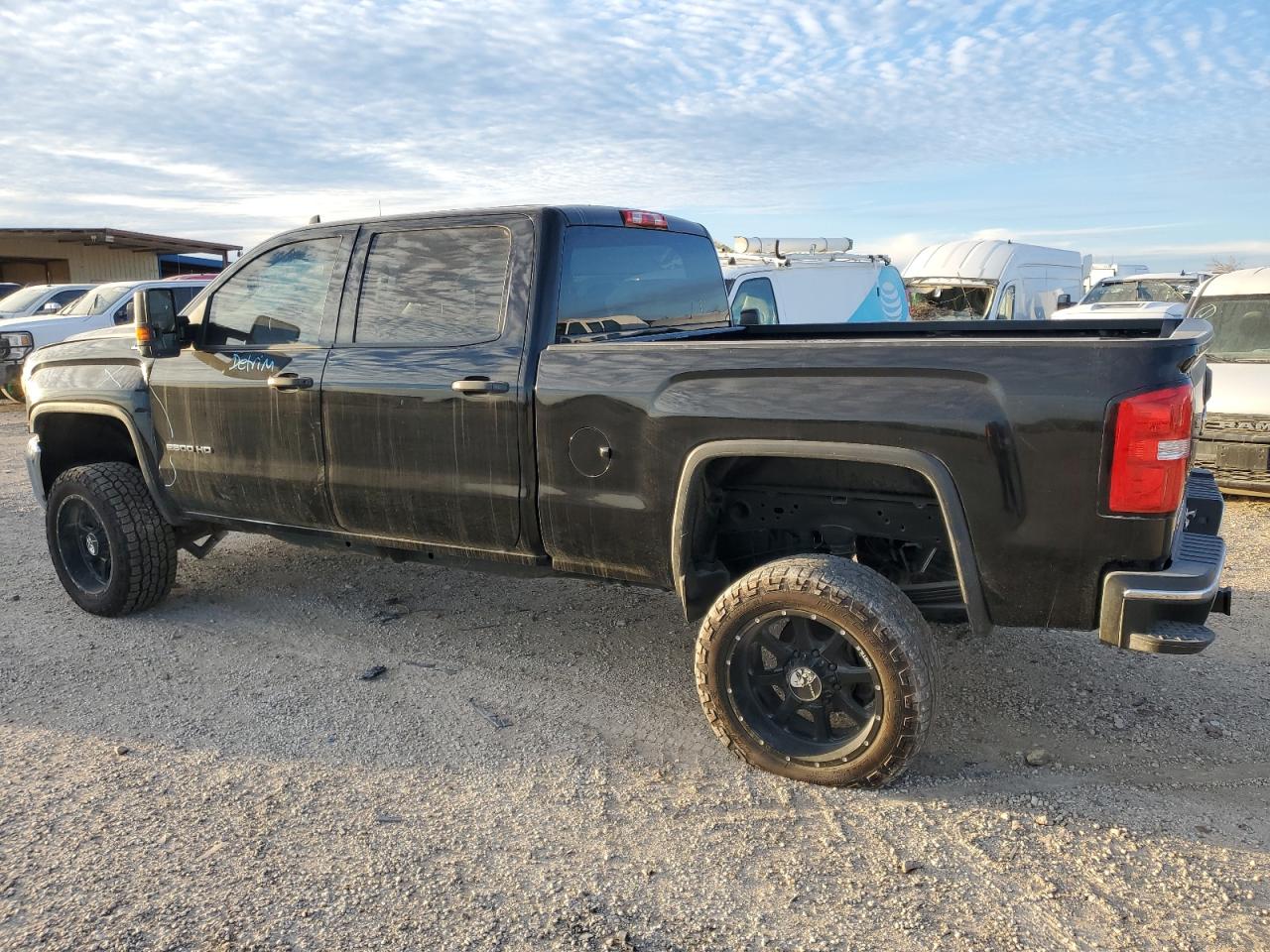 2018 GMC Sierra VIN 1GT12REG8JF167083 Copart auction photo, front end / minor dent/scratches damage thumbnail 2