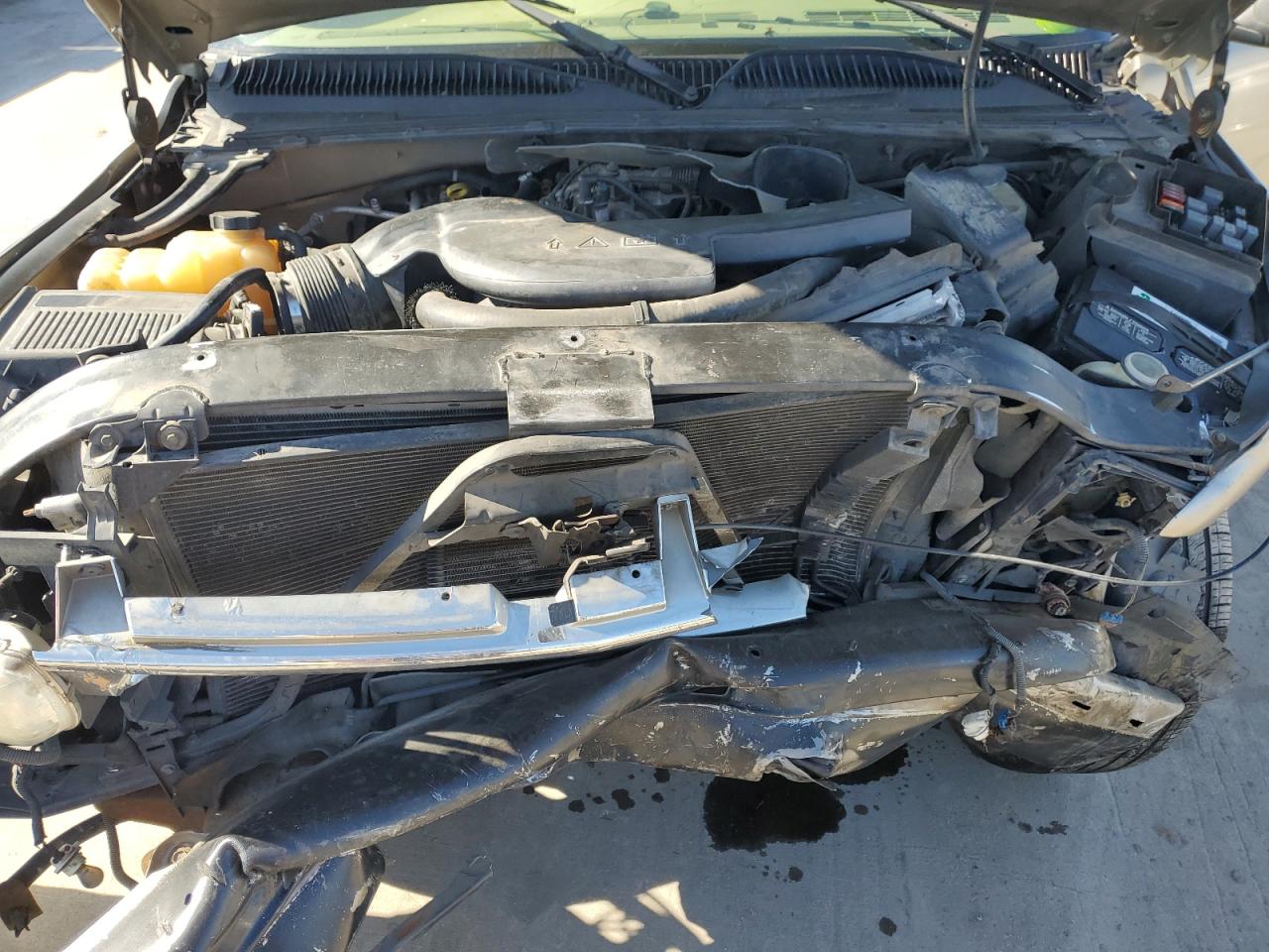 2002 Chevrolet Tahoe VIN 1GNEK13Z22R154103 Copart auction photo, front end / side damage thumbnail 12