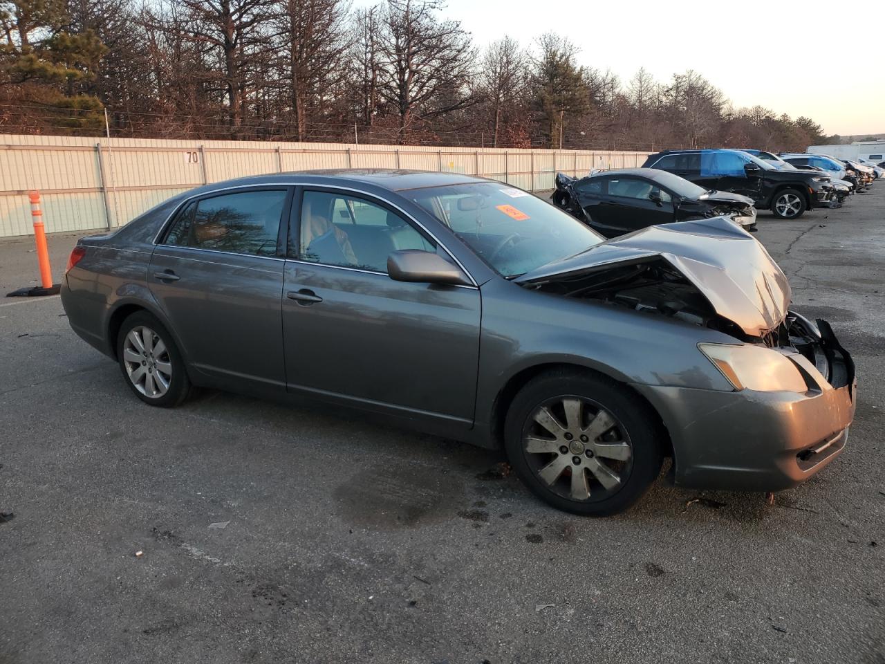2006 Toyota Avalon VIN 4T1BK36B36U138271 Copart auction photo, front end / minor dent/scratches damage thumbnail 4