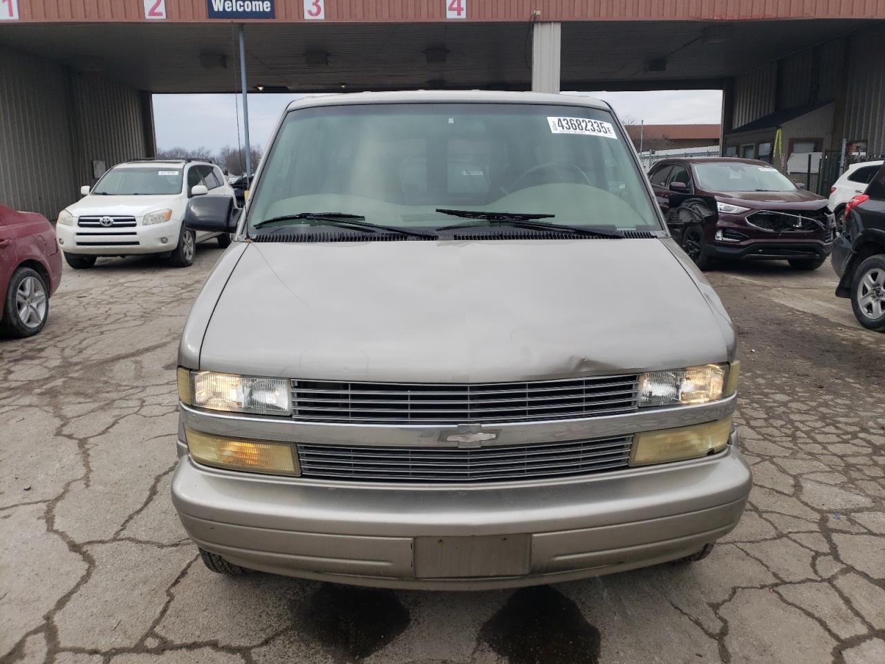 2002 Chevrolet Astro VIN 1GBDM19X52B111599 Copart auction photo, front end / side damage thumbnail 5