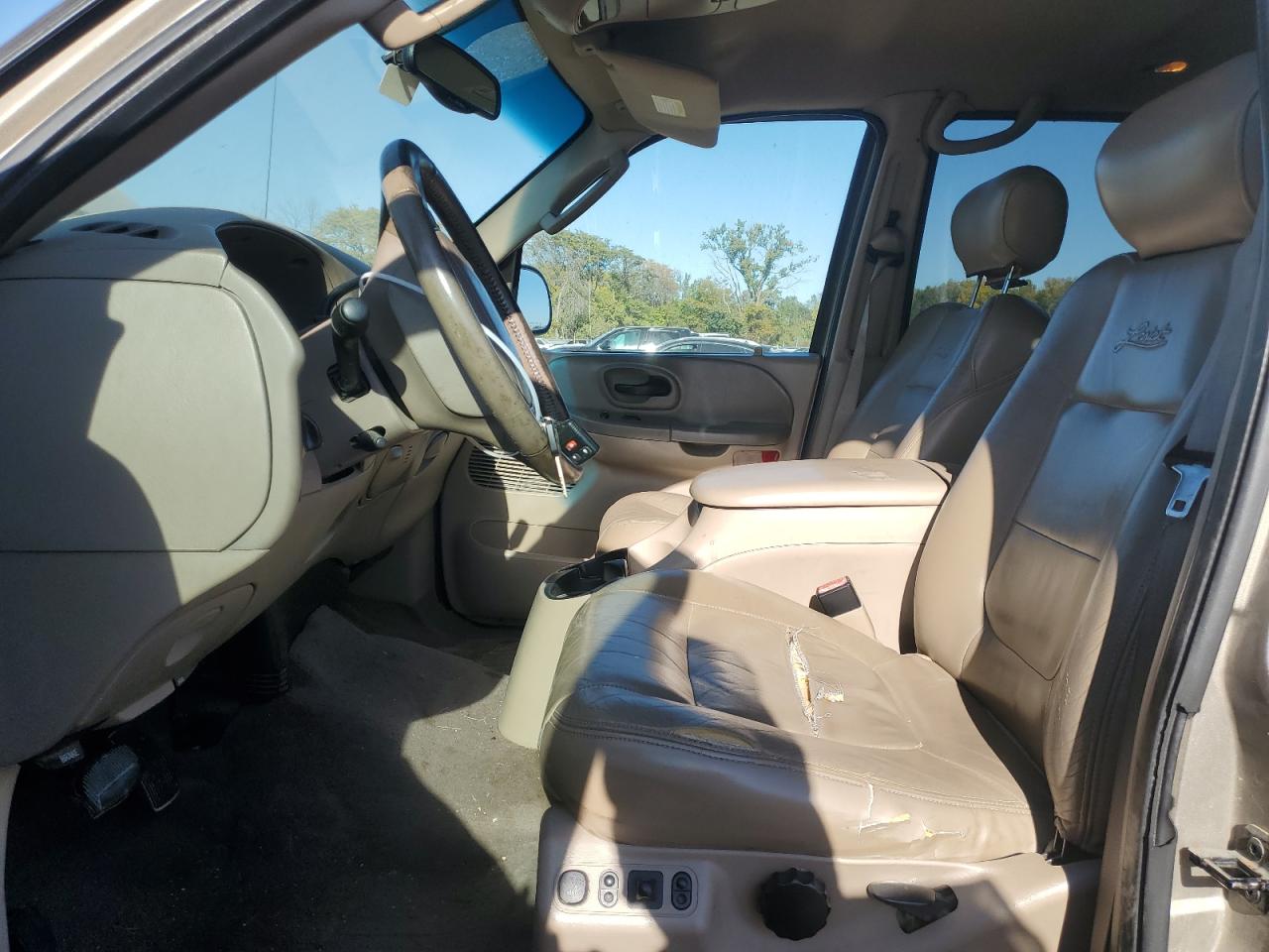 2002 Ford F-150 VIN 1FTRW08L02KC80658 Copart auction photo, side / front end damage thumbnail 7