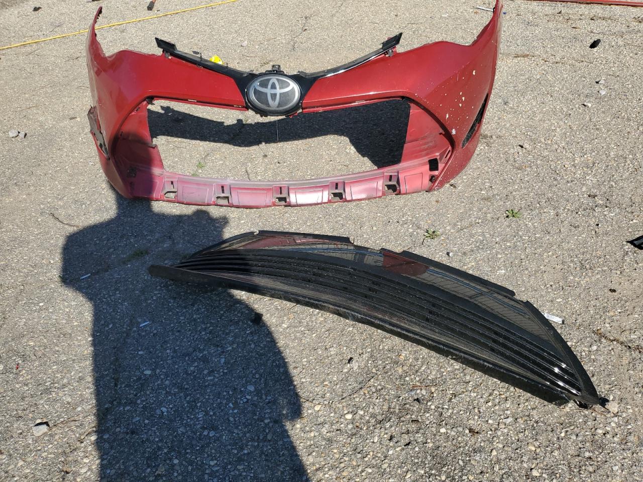 2018 Toyota Corolla VIN 5YFBURHE2JP826244 Copart auction photo, front end / all over damage thumbnail 13