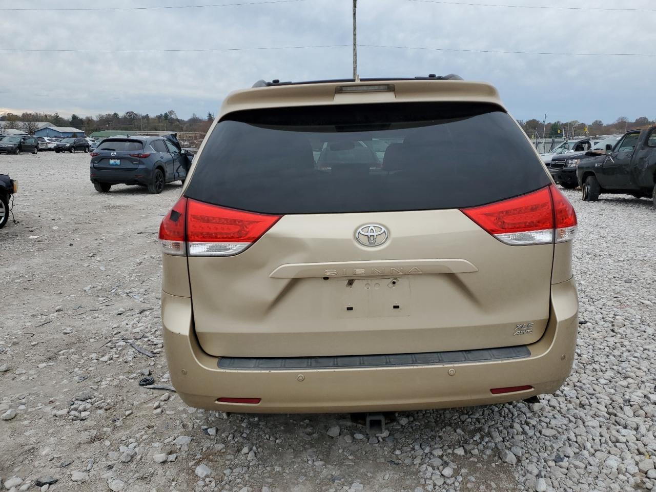 2011 Toyota Sienna VIN 5TDDK3DC7BS027813 Copart auction photo, front end / side damage thumbnail 6