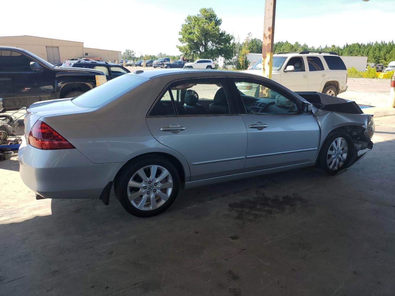 2007 Honda Accord VIN 1HGCM665X7A013805 Copart auction photo, front end / side damage thumbnail 3