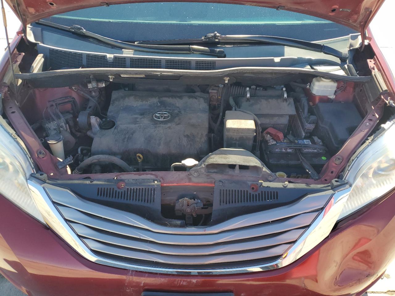 2011 Toyota Sienna VIN 5TDYK3DC2BS086317 Copart auction photo, front end damage thumbnail 12