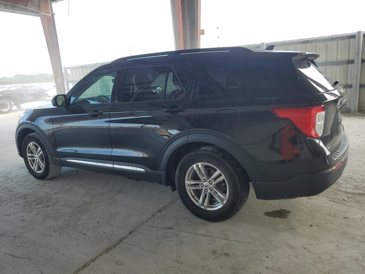 2022 Ford Explorer VIN 1FMSK7DH4NGA17941 Copart auction photo, water/flood damage thumbnail 2