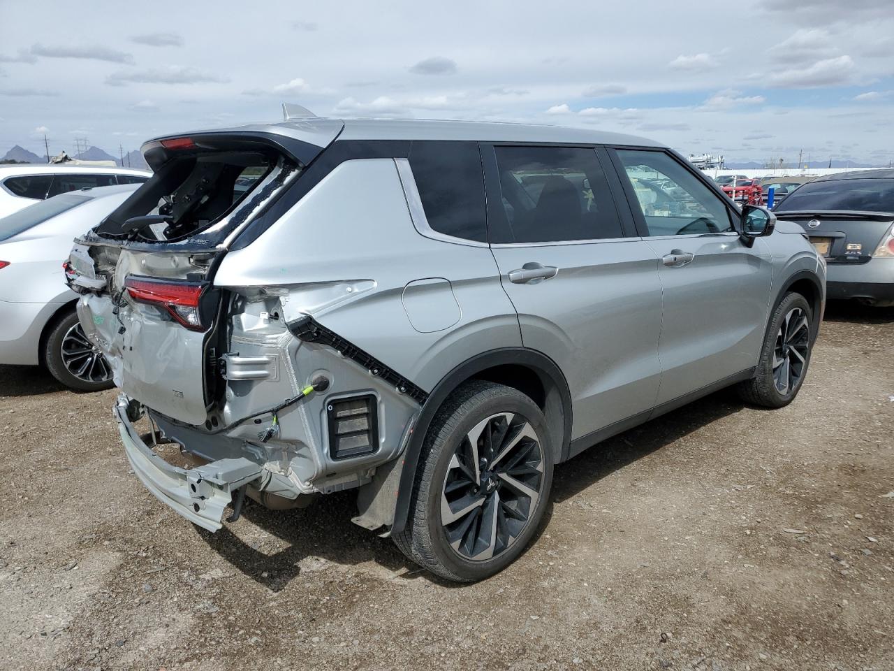 2024 Mitsubishi Outlander VIN JA4J4VA82RZ041243 Copart auction photo, rear end / frame damage damage thumbnail 3