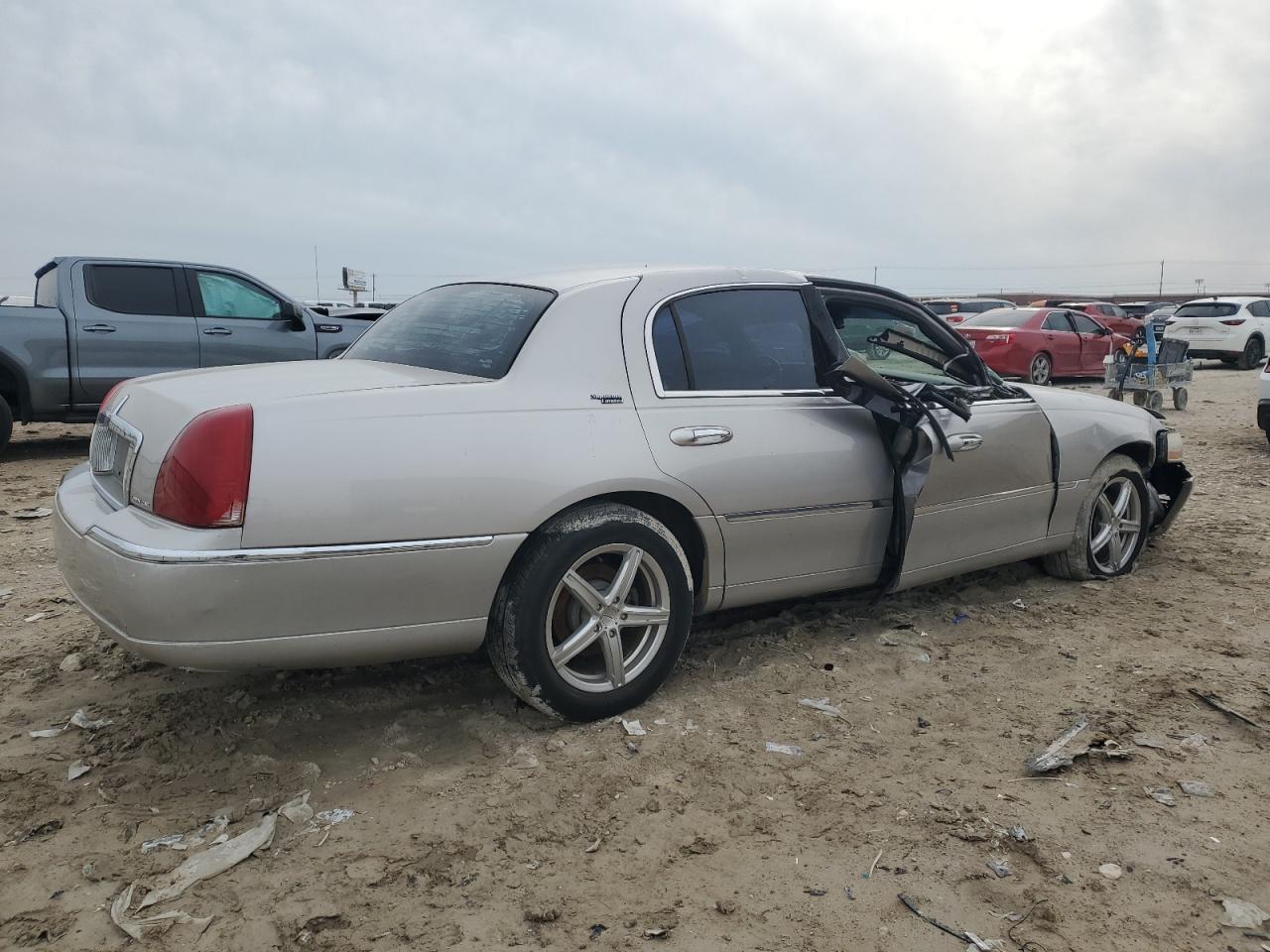 2011 Lincoln Town Car VIN 2LNBL8CV9BX758764 Copart auction photo, side / front end damage thumbnail 3