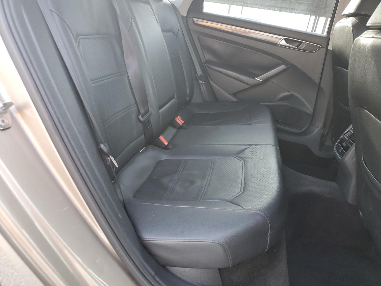 2016 Volkswagen Passat VIN 1VWBT7A35GC022230 Copart auction photo, front end damage thumbnail 11