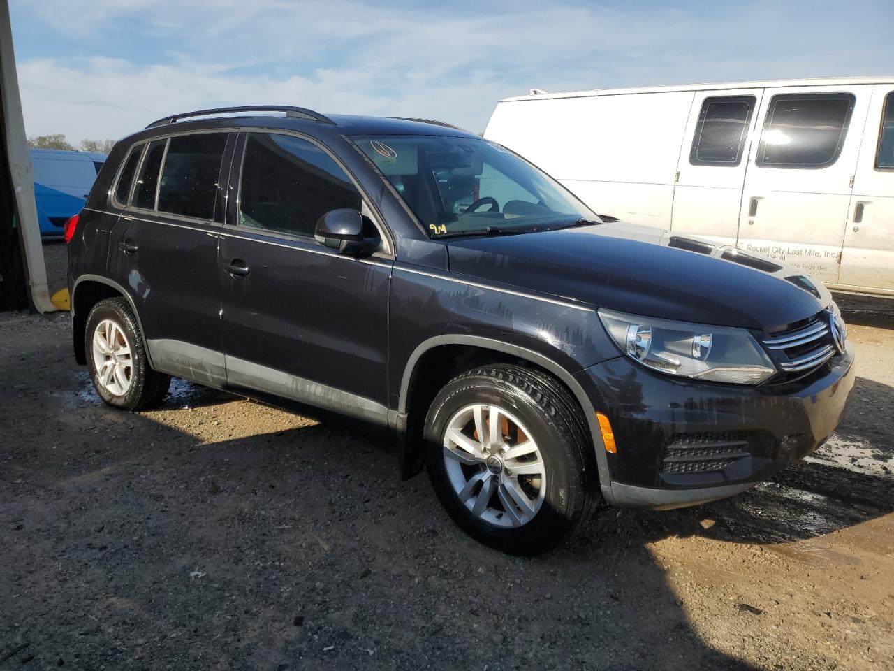 2017 Volkswagen Tiguan VIN WVGBV7AX7HK003956 Copart auction photo, front end / mechanical damage thumbnail 4