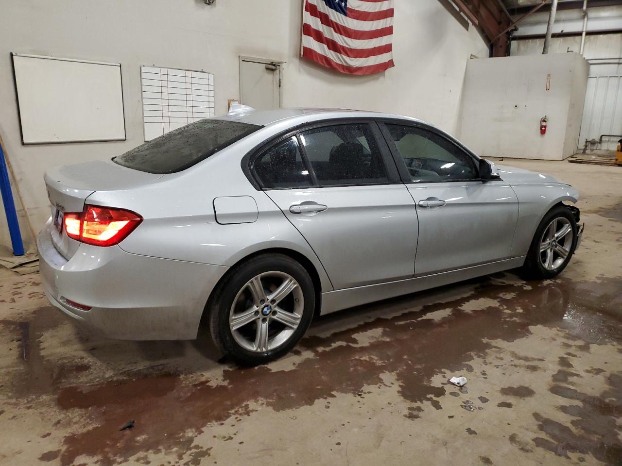 2015 BMW 3er VIN WBA3C3G54FNS76410 Copart auction photo, front end damage thumbnail 3