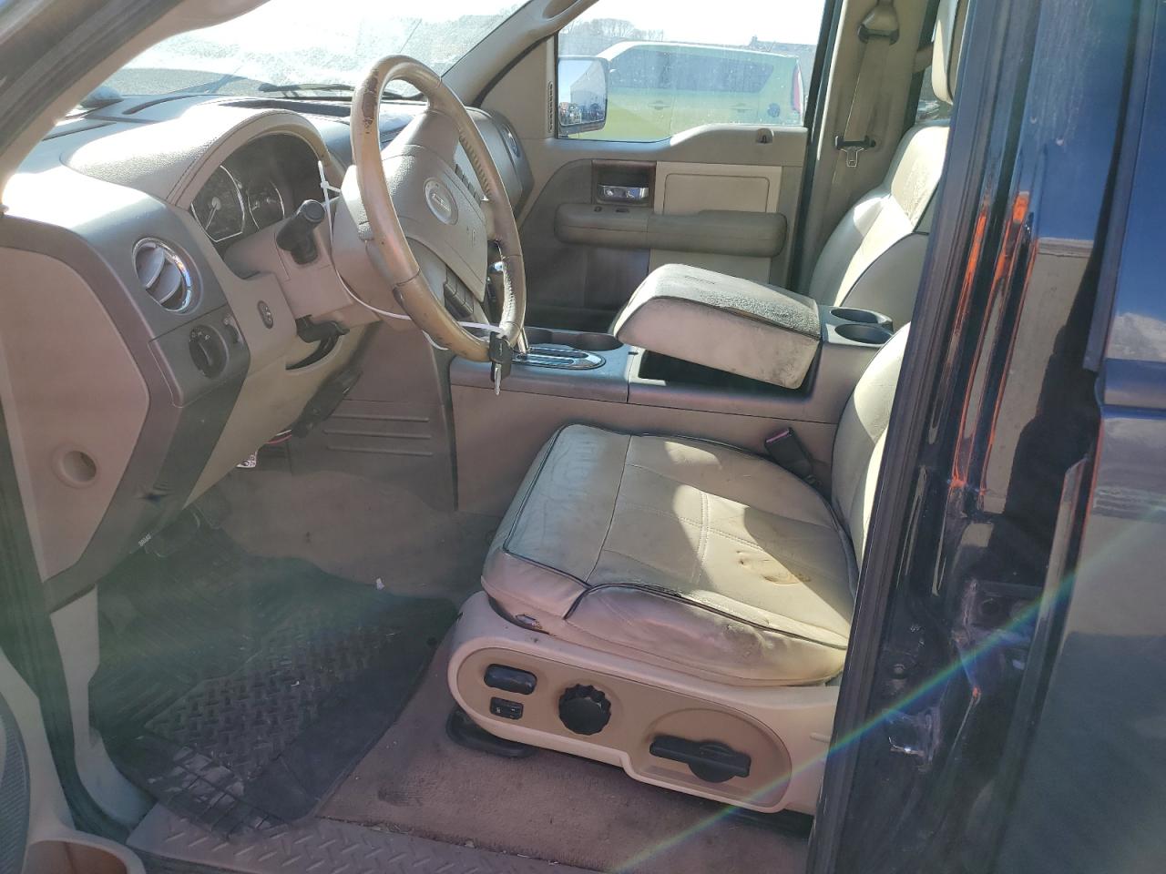 2006 Lincoln Mark LT VIN 5LTPW18516FJ06740 Copart auction photo, minor dent/scratches damage thumbnail 7