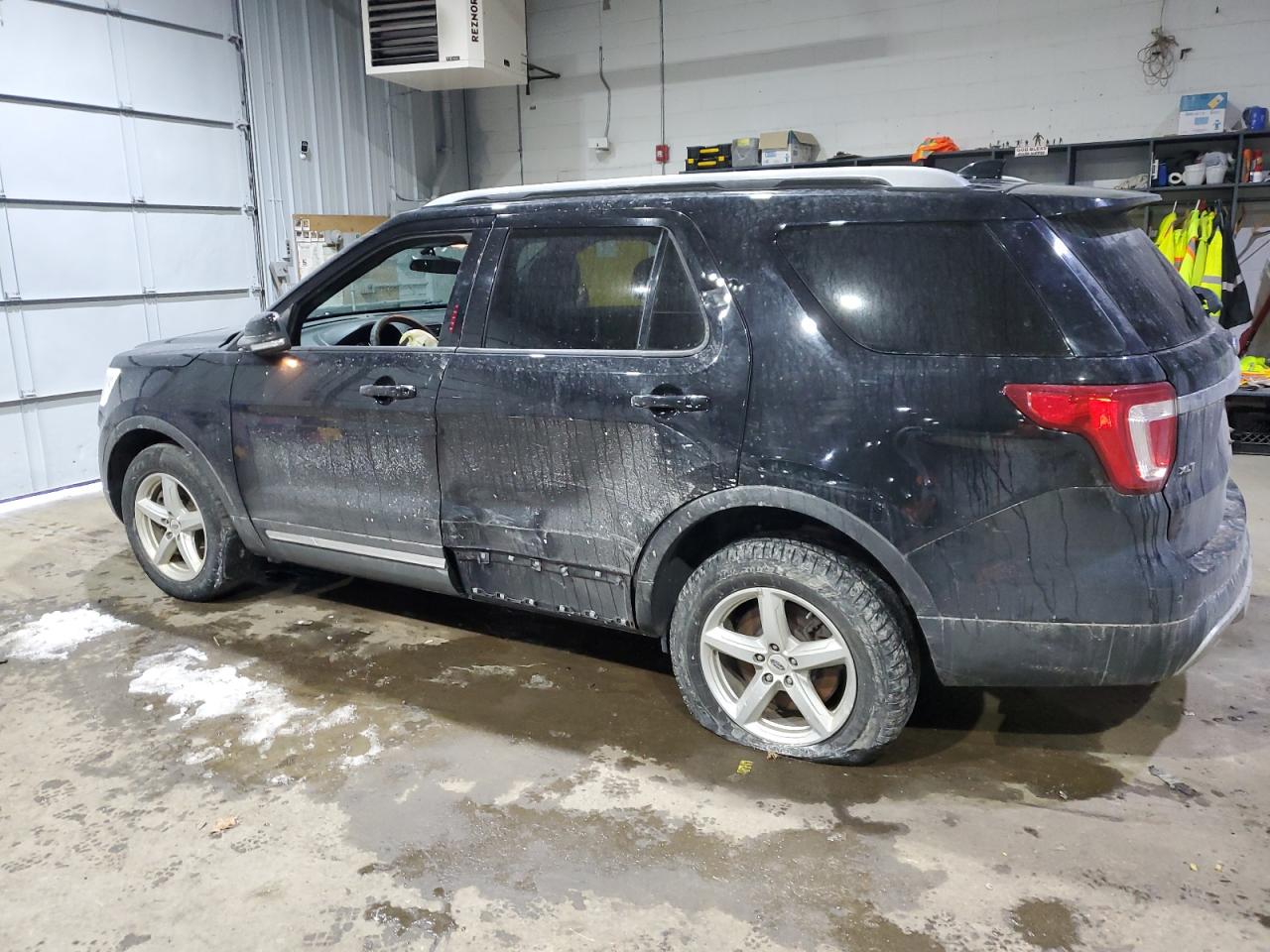 2017 Ford Explorer VIN 1FM5K8D81HGE32187 Copart auction photo, front end / side damage thumbnail 2