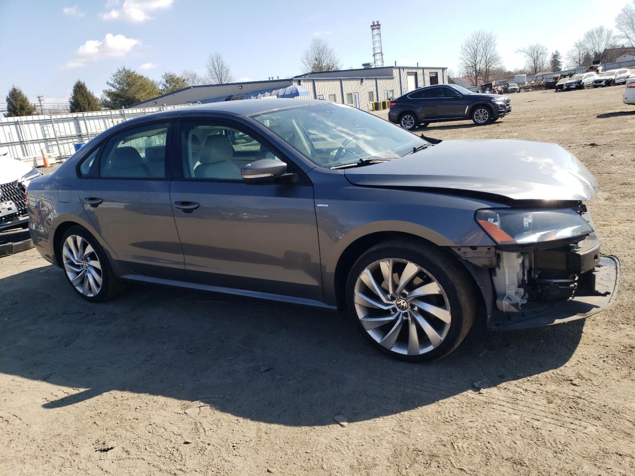 2015 Volkswagen Passat VIN 1VWAT7A32FC002124 Copart auction photo, front end / minor dent/scratches damage thumbnail 4