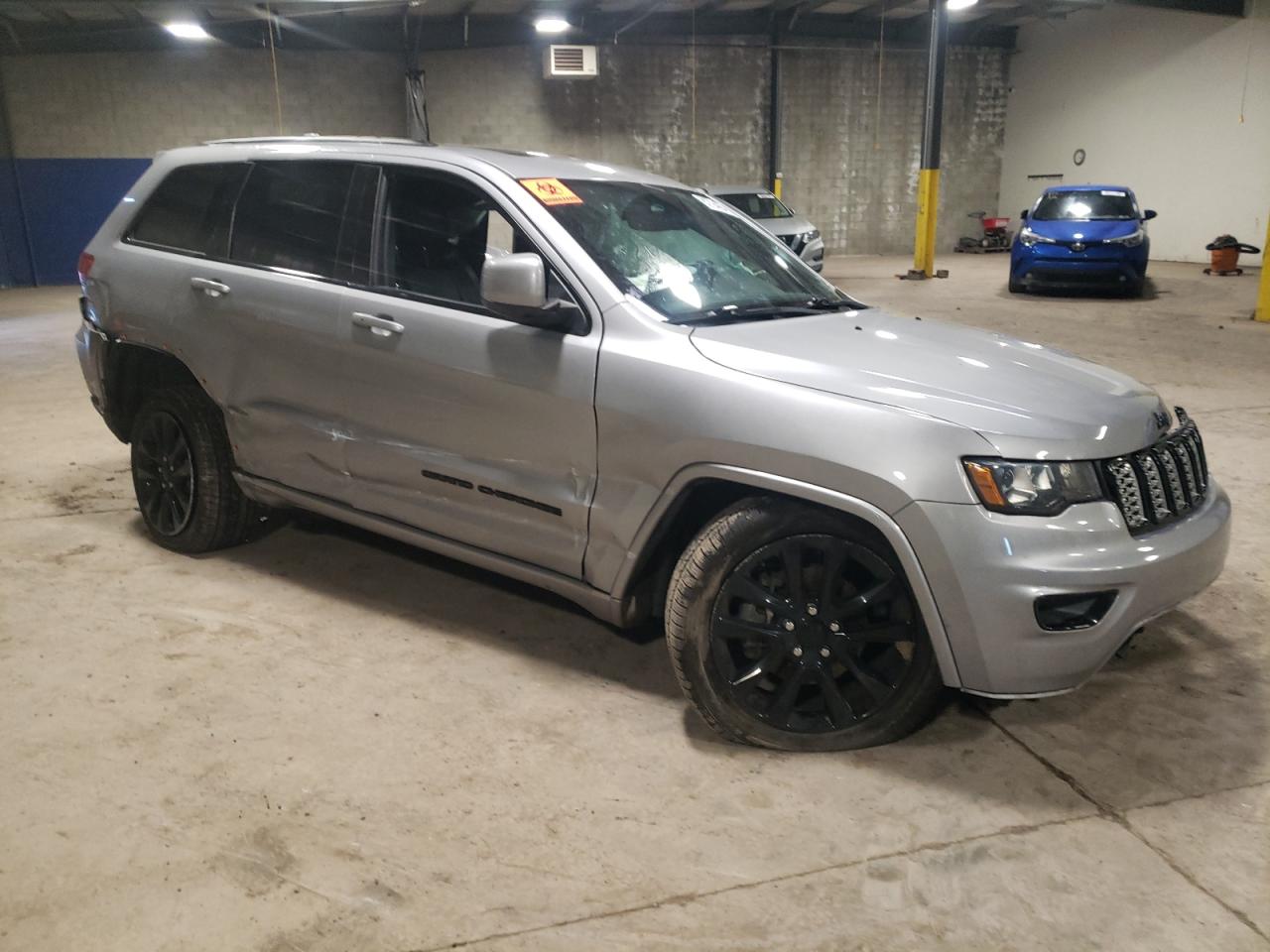 2018 Jeep Grand Cherokee VIN 1C4RJFAG4JC468798 Copart auction photo, side / front end damage thumbnail 4