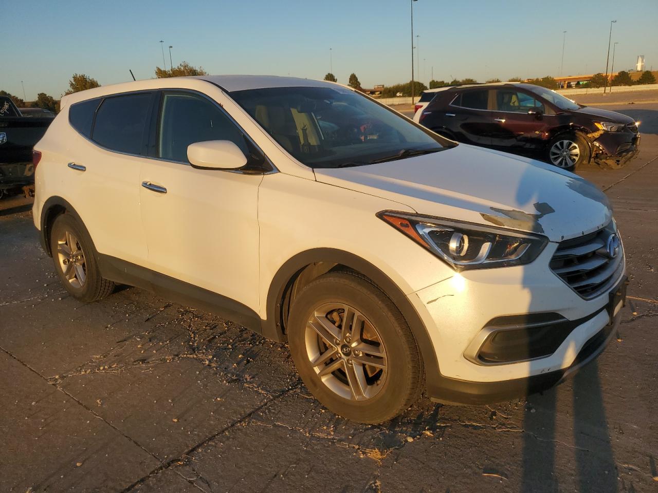 2018 Hyundai Santa Fe VIN 5NMZT3LB1JH061629 Copart auction photo, unknown / minor dent/scratches damage thumbnail 4